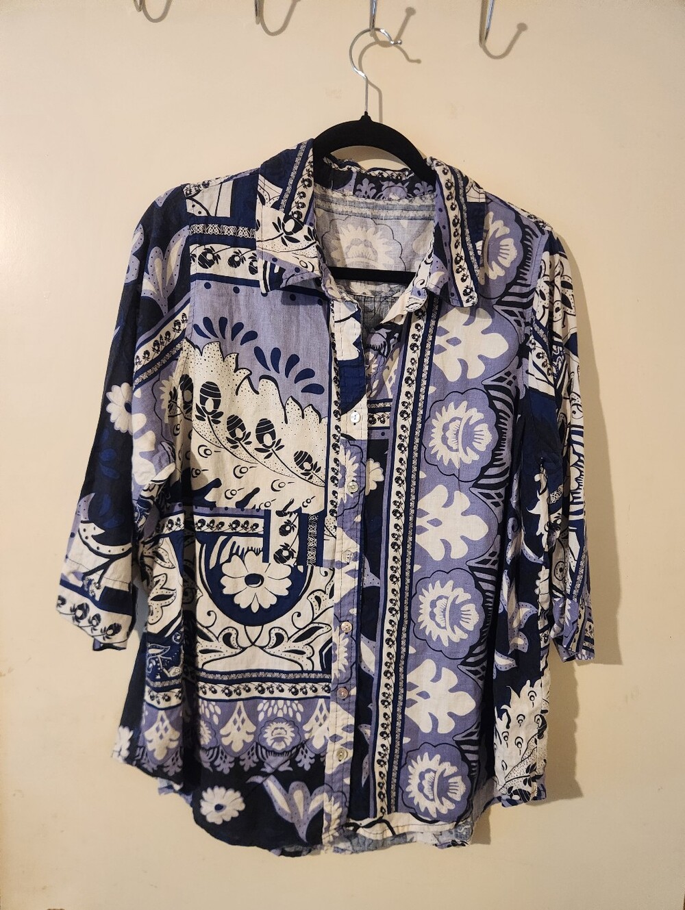 Women's Blue Floral Pattern Button-Up Linen Blend Shirt B: 48"